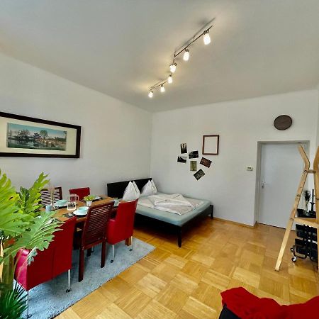 Nice Apartment Close To City Center Відень Екстер'єр фото