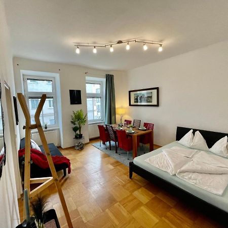 Nice Apartment Close To City Center Відень Екстер'єр фото